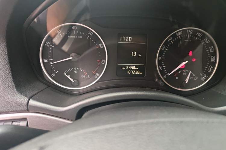 Used Skoda Octavia 2010 1.4 TSI Manual Yijun Edition Odometer Close Up