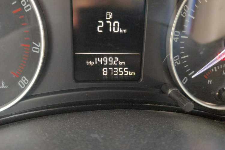 Used Skoda Octavia 2010 1.6L Automatic Yijun Edition Odometer Close Up