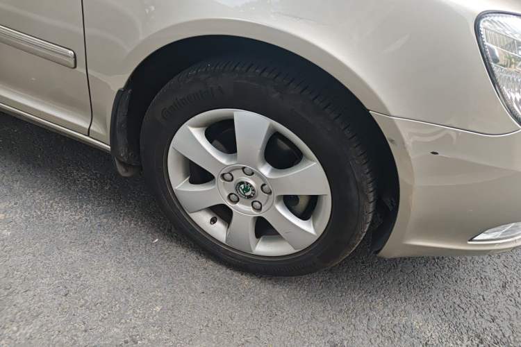 Used Skoda Octavia 2010 1.4 TSI Manual Yijun Edition Right Front Wheel Hub
