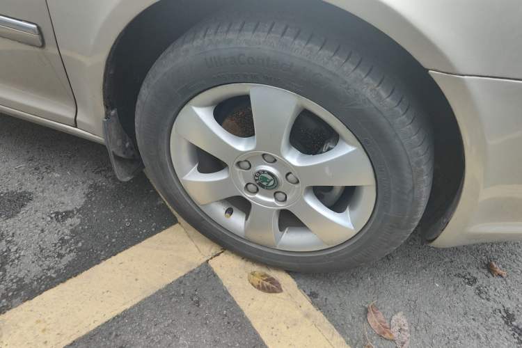 Used Skoda Octavia 2010 1.4TSI DSG Yijun Edition Right Front Wheel Hub