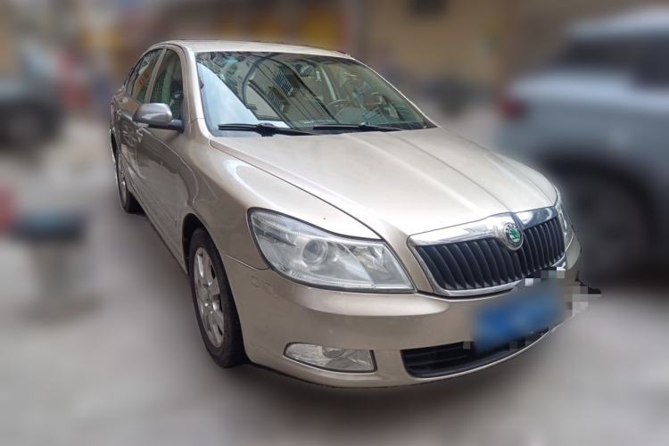 Used Skoda Octavia 2010 1.6L Manual Eado Edition Front Right 45 Deg