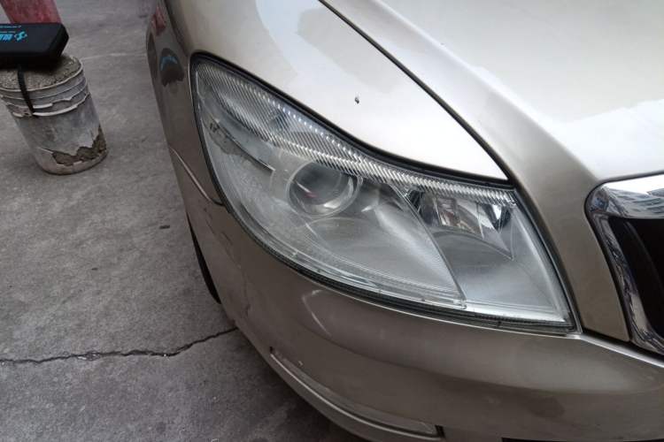 Used Skoda Octavia 2010 1.6L Manual Eado Edition Right Front Headlight