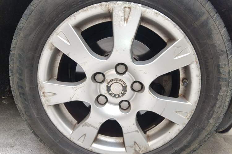 Used Skoda Octavia 2010 1.6L Manual Eado Edition Right Front Wheel Hub