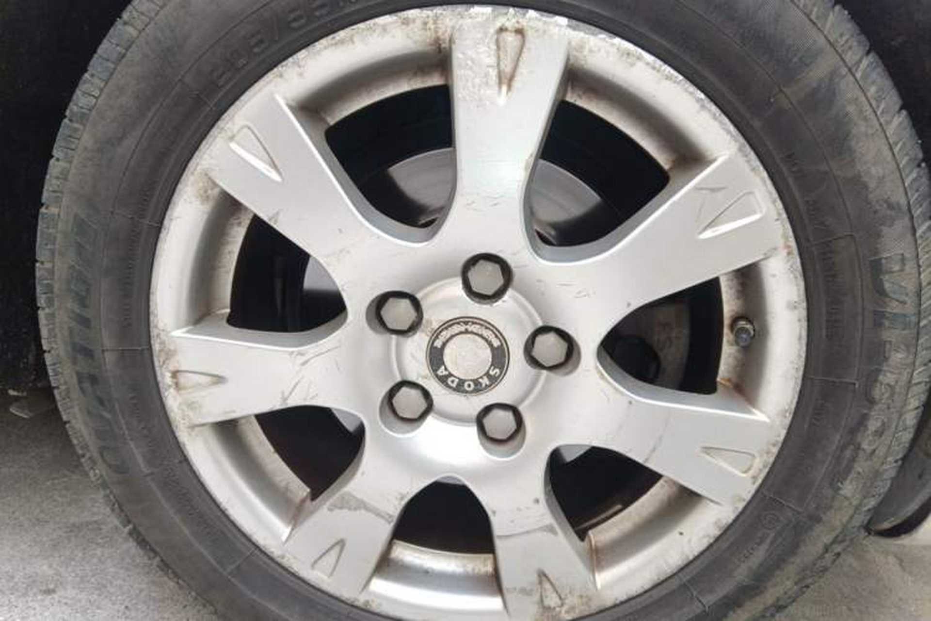 Used Skoda Octavia 2010 1.6L Manual Eado Edition Right Front Wheel Hub