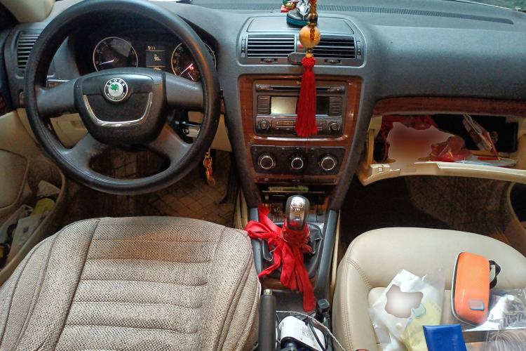 Used Skoda Octavia 2010 1.6L Manual - Yijun Version Center Console