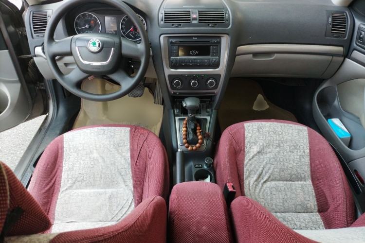 Used Skoda Octavia 2010 1.6L Automatic Eado Edition Center Console