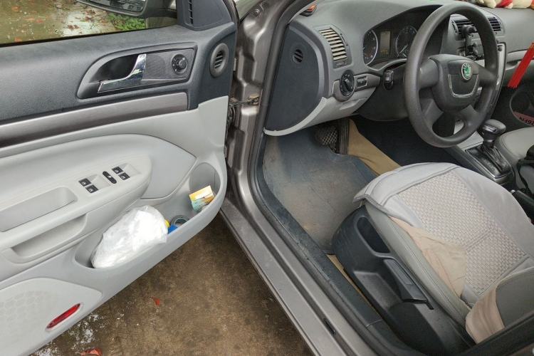 Used Skoda Octavia 2010 2.0L Automatic Yijun Edition Driver Seat
