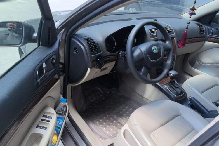 Used Skoda Octavia 2010 1.6L Automatic Eado Edition Driver Seat