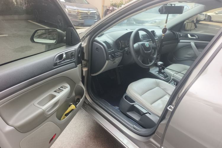Used Skoda Octavia 2010 1.6L Automatic Eado Edition Driver Seat