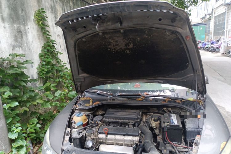Used Skoda Octavia 2010 1.6L Manual - Yijun Version Engine Bay