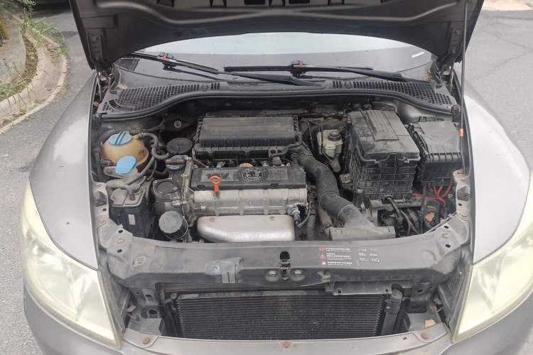Used Skoda Octavia 2010 1.6L Automatic Yijun Edition Engine Bay