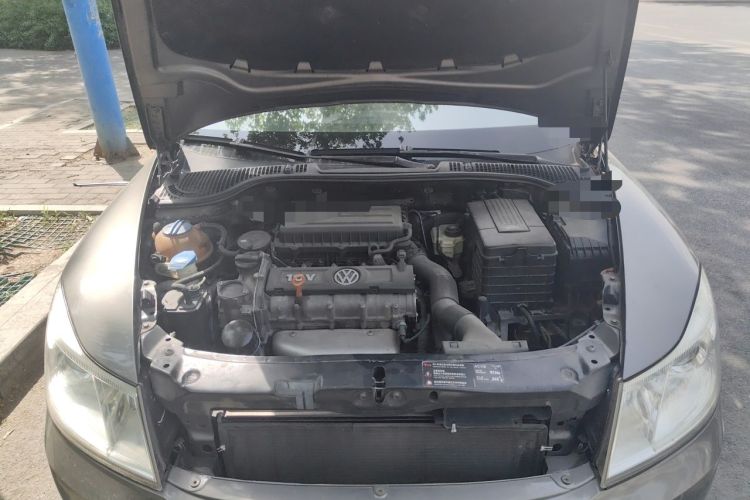 Used Skoda Octavia 2010 1.6L Automatic Yijun Edition Engine Bay