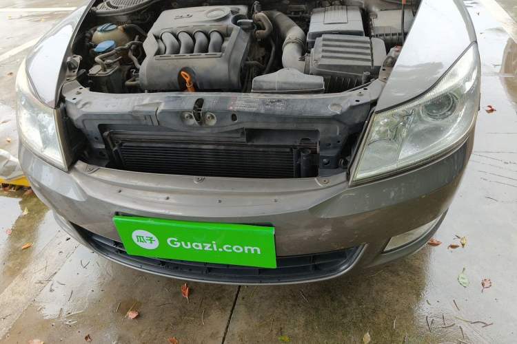 Used Skoda Octavia 2010 2.0L Automatic Yijun Edition Engine Bay