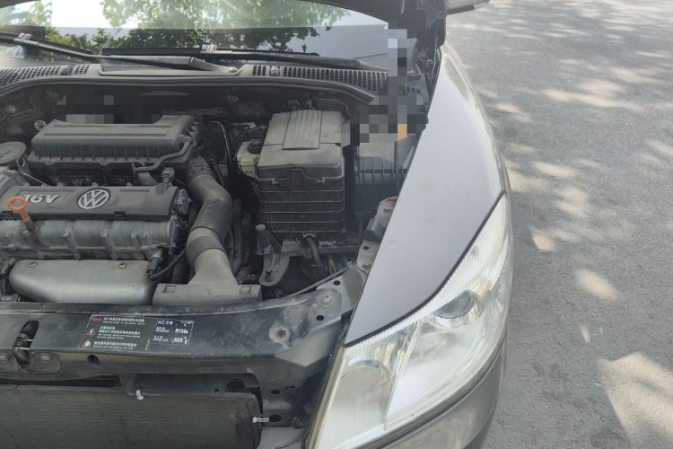 Used Skoda Octavia 2010 1.6L Automatic Yijun Edition Engine Bay Left