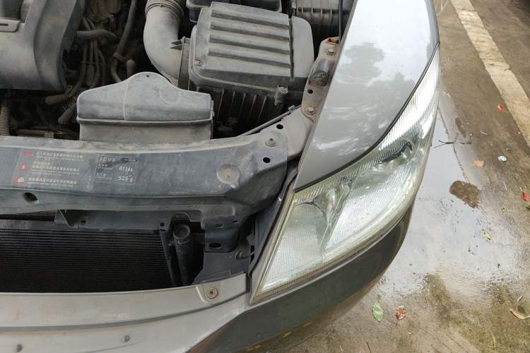 Used Skoda Octavia 2010 2.0L Automatic Yijun Edition Engine Bay Left