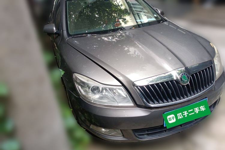 Used Skoda Octavia 2010 1.6L Manual - Yijun Version Front Right 45 Deg