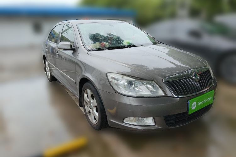 Used Skoda Octavia 2010 2.0L Automatic Yijun Edition Front Right 45 Deg