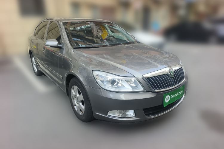 Used Skoda Octavia 2010 1.6L Automatic Eado Edition Front Right 45 Deg