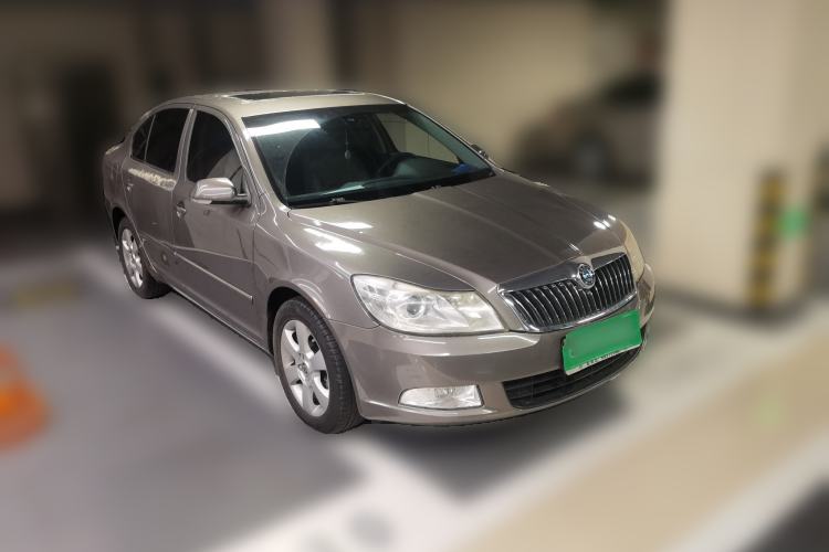 Used Skoda Octavia 2010 1.4TSI DSG Yijun Edition Front Right 45 Deg