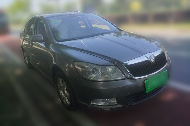 Used Skoda Octavia 2010 1.6L Automatic Eado Edition Front Right 45 Deg