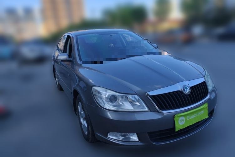 Used Skoda Octavia 2010 1.6L Manual Eado Edition Front Right 45 Deg