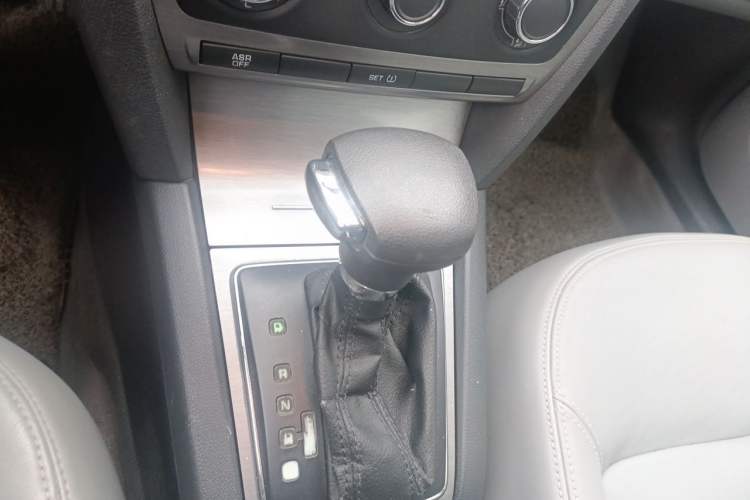 Used Skoda Octavia 2010 1.6L Automatic Yijun Edition Gear Lever