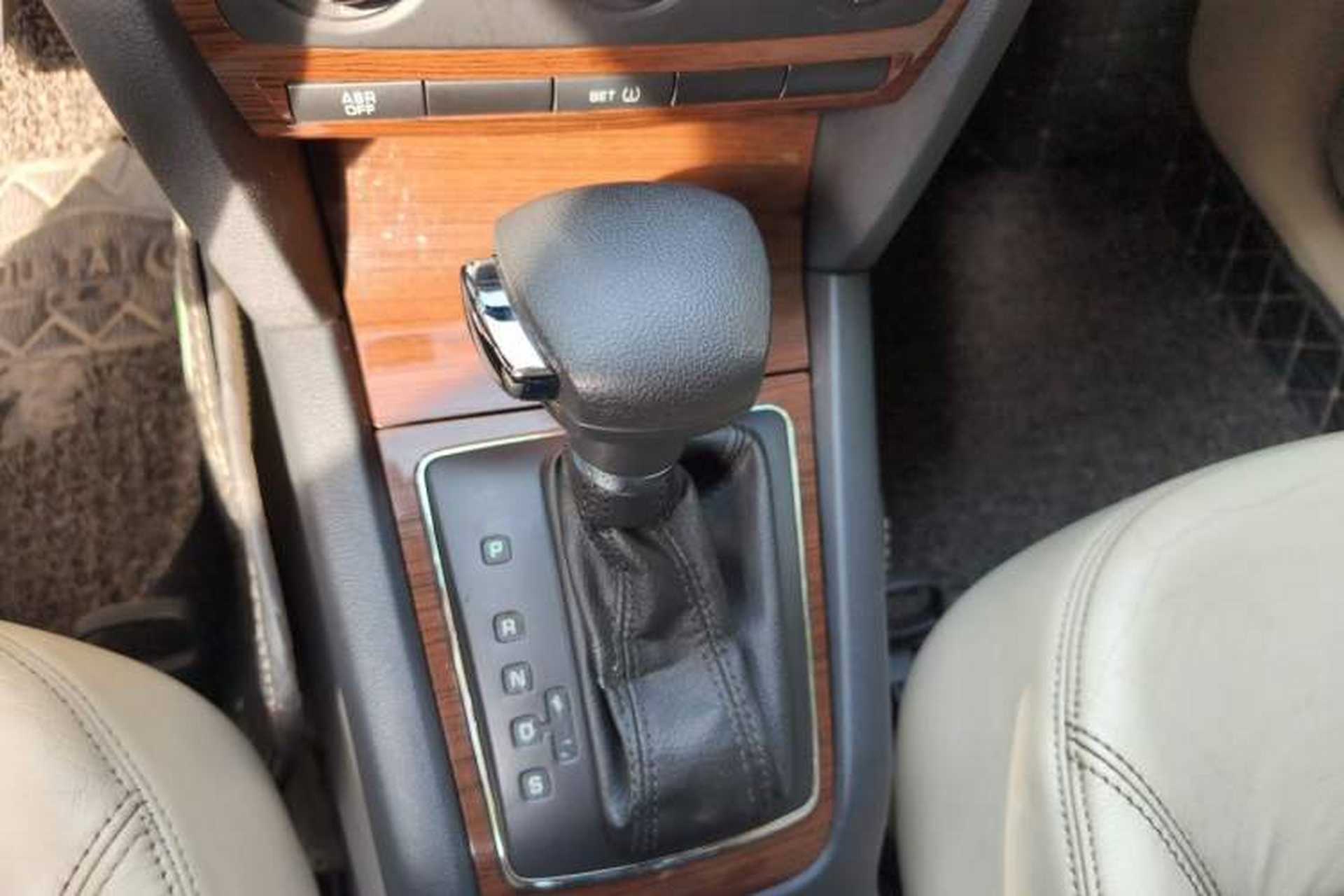 Used Skoda Octavia 2010 1.6L Automatic Yijun Edition Gear Lever