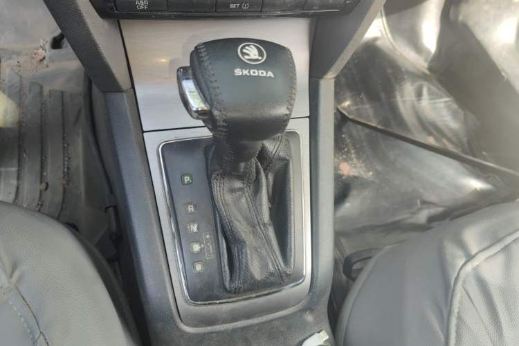 Used Skoda Octavia 2010 1.6L Automatic Yijun Edition Gear Lever