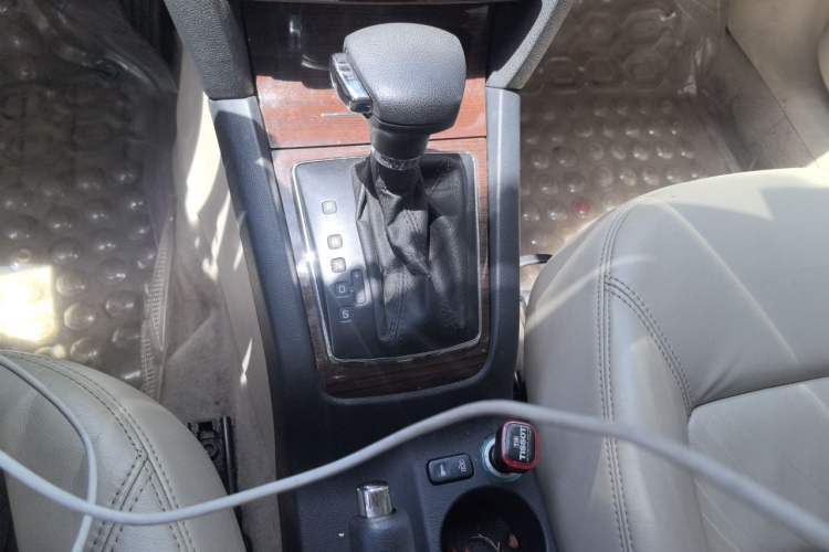 Used Skoda Octavia 2010 1.6L Automatic Eado Edition Gear Lever