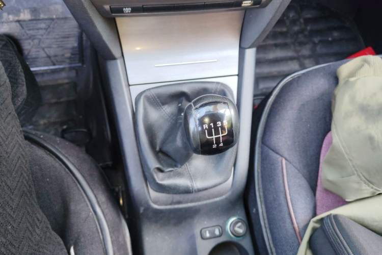 Used Skoda Octavia 2010 1.6L Manual Eado Edition Gear Lever