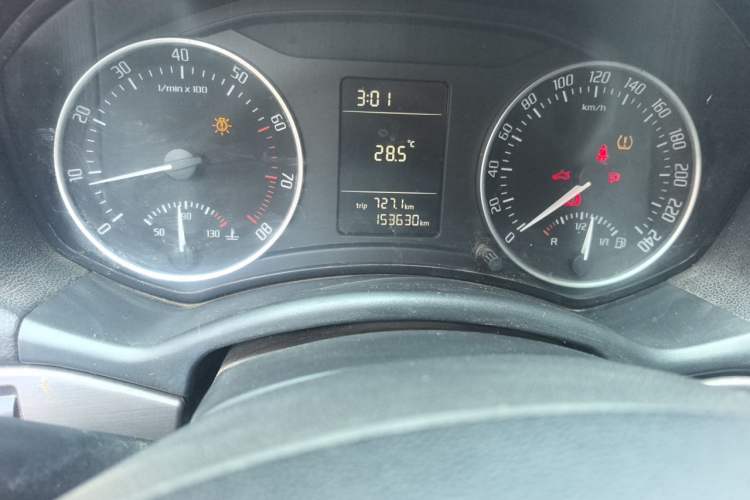 Used Skoda Octavia 2010 1.6L Manual - Yijun Version Odometer Close Up