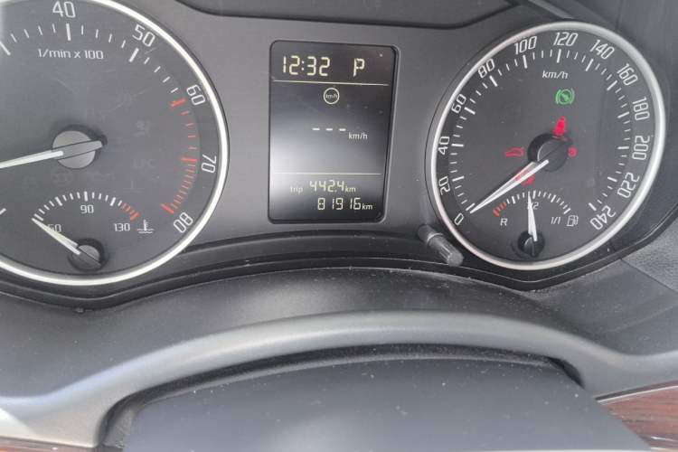 Used Skoda Octavia 2010 1.6L Automatic Eado Edition Odometer Close Up