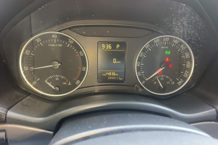 Used Skoda Octavia 2010 1.6L Automatic Eado Edition Odometer Close Up