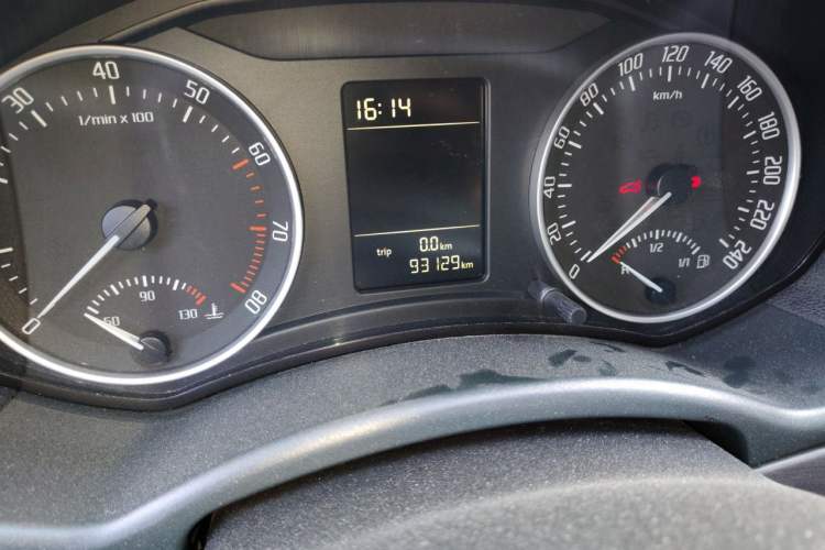 Used Skoda Octavia 2010 1.6L Manual Eado Edition Odometer Close Up