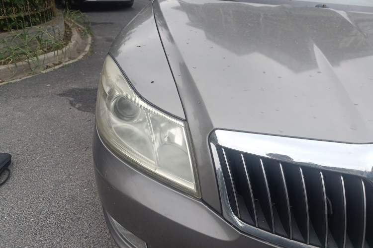 Used Skoda Octavia 2010 1.6L Automatic Yijun Edition Right Front Headlight