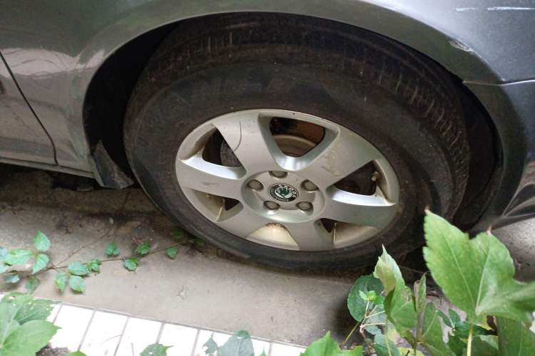 Used Skoda Octavia 2010 1.6L Manual - Yijun Version Right Front Wheel Hub