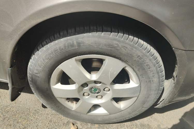 Used Skoda Octavia 2010 1.6L Automatic Yijun Edition Right Front Wheel Hub