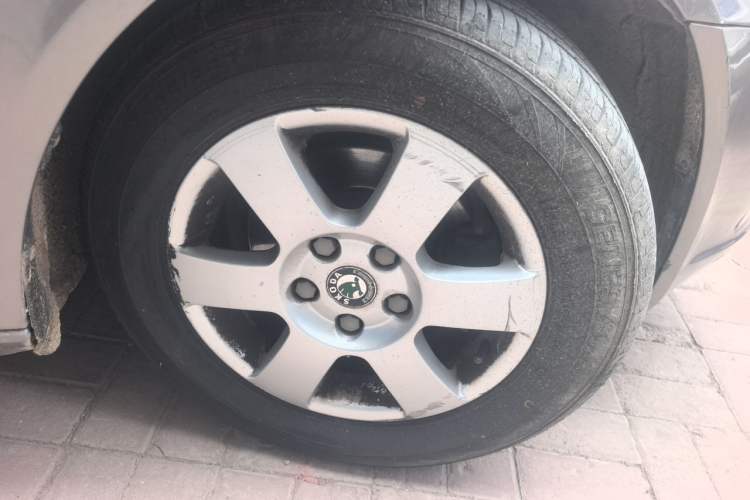 Used Skoda Octavia 2010 1.6L Manual - Yijun Version Right Front Wheel Hub