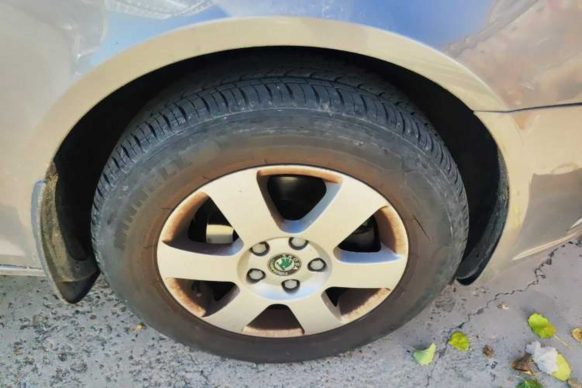 Used Skoda Octavia 2010 1.6L Automatic Yijun Edition Right Front Wheel Hub