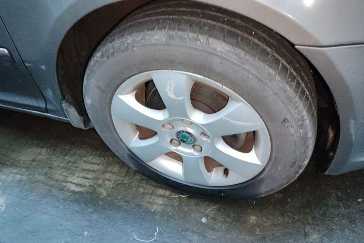 Used Skoda Octavia 2010 1.4TSI DSG Yijun Edition Right Front Wheel Hub