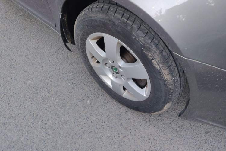 Used Skoda Octavia 2010 1.6L Manual Eado Edition Right Front Wheel Hub