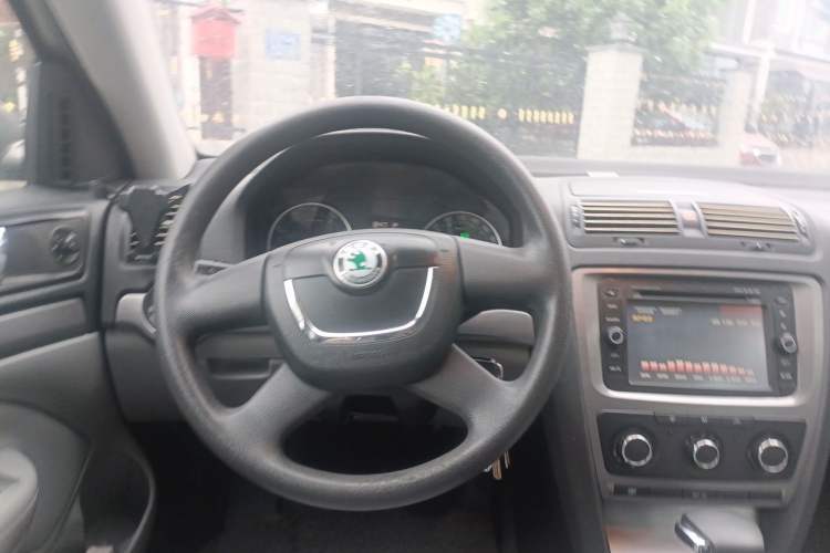 Used Skoda Octavia 2010 1.6L Automatic Yijun Edition Steering Wheel