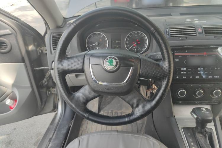 Used Skoda Octavia 2010 1.6L Automatic Yijun Edition Steering Wheel