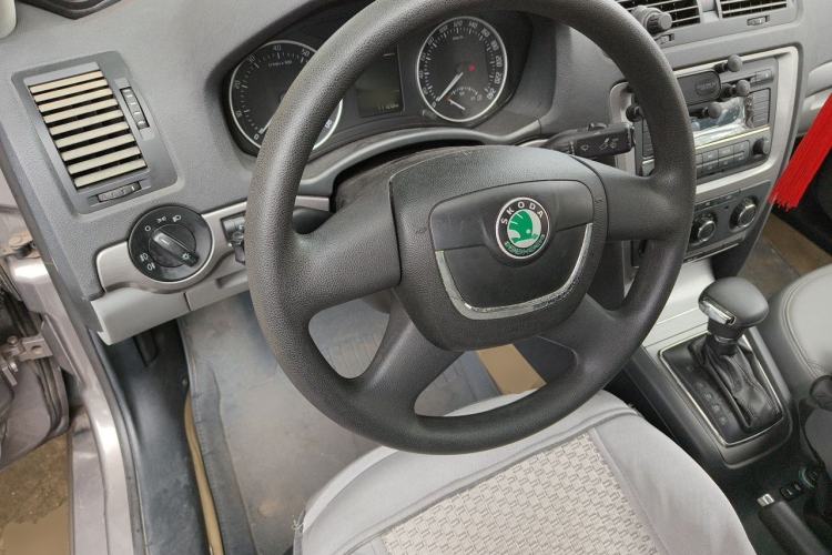 Used Skoda Octavia 2010 2.0L Automatic Yijun Edition Steering Wheel