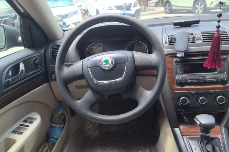 Used Skoda Octavia 2010 1.6L Automatic Eado Edition Steering Wheel