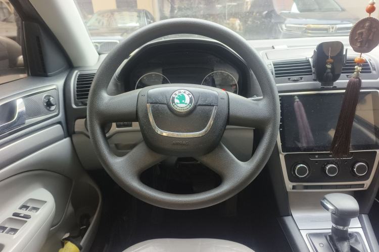 Used Skoda Octavia 2010 1.6L Automatic Eado Edition Steering Wheel
