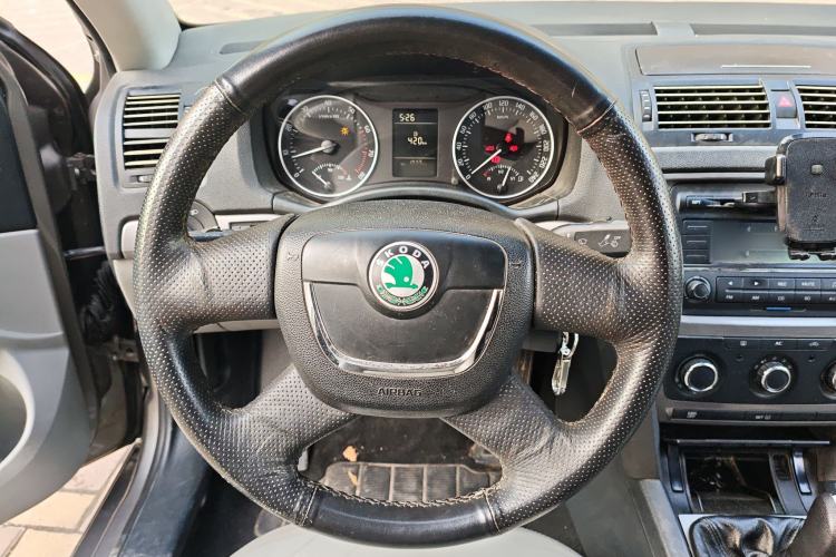 Used Skoda Octavia 2010 1.4 TSI Manual Yijun Edition Steering Wheel