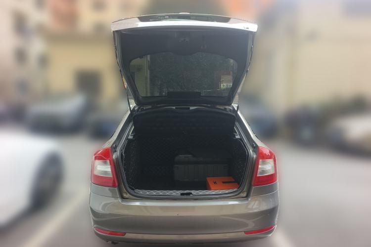 Used Skoda Octavia 2010 1.6L Automatic Eado Edition Trunk