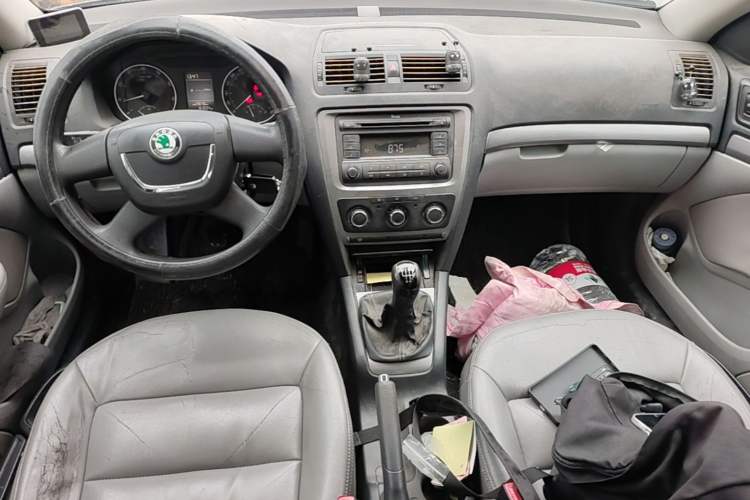 Used Skoda Octavia 2010 1.6L Manual Eado Edition Center Console
