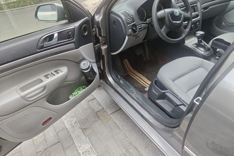Used Skoda Octavia 2010 2.0L Automatic Yijun Edition Driver Seat